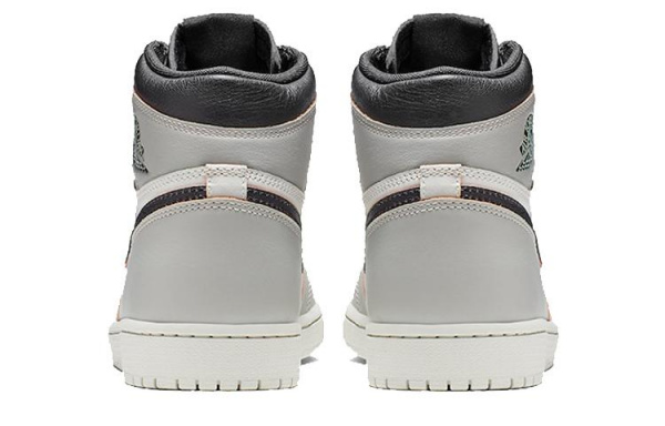 Nike x Jordan Air Jordan 1 Retro High OG Light Bone