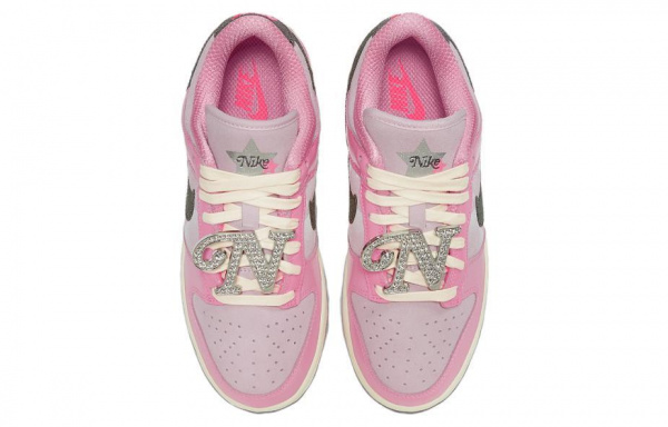 Nike Dunk Low LX "Hot Punch and Pink Foam" barbie