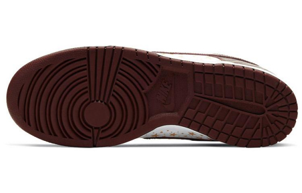 Supreme x Nike Dunk SB Barkroot Brown