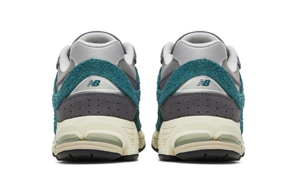 New Balance NB 2002R