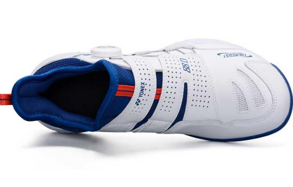 YONEX