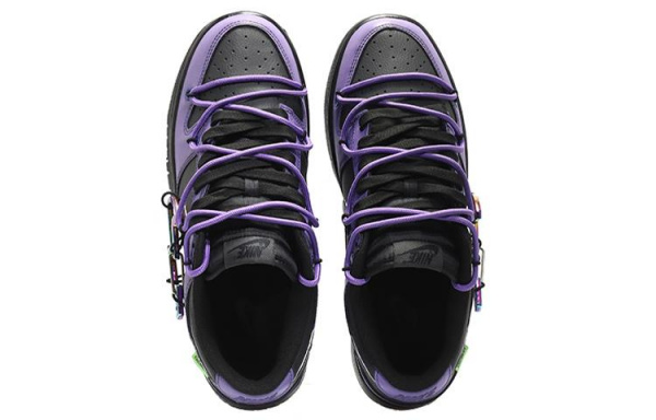 Nike Dunk Low swoosh